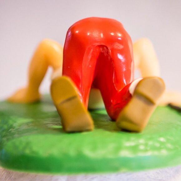 Vtg Wilton Comical Golfer Cake Topper Decoration Blowing Ball into hole - Picture 3 of 7